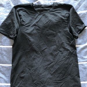 Small men’s Lululemon black tee